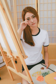 女孩头像只留身材